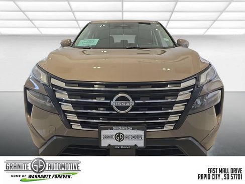 Used 2025 Nissan Rogue SV AWD/4WD image 9