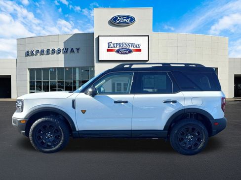 Used 2025 Ford Bronco Sport Badlands image 9