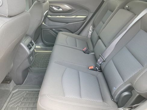 Used 2024 GMC Terrain SLE w/ Driver Convenience Package FWD image 16
