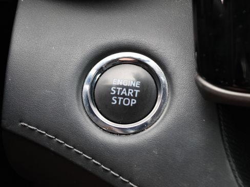 Used 2022 Toyota Highlander XLE FWD image 17