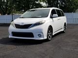 Used 2015 Toyota Sienna SE Premium image 3