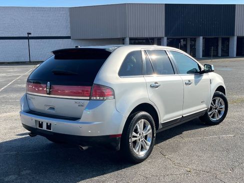 Used 2010 Lincoln MKX AWD image 4