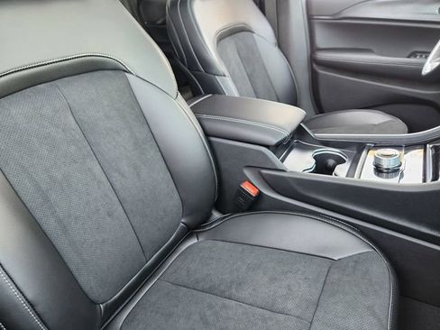 New 2025 Jeep Grand Cherokee Altitude image 9