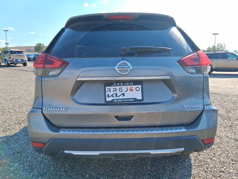 Used 2017 Nissan Rogue SV w/ SV Premium Package AWD/4WD image 8