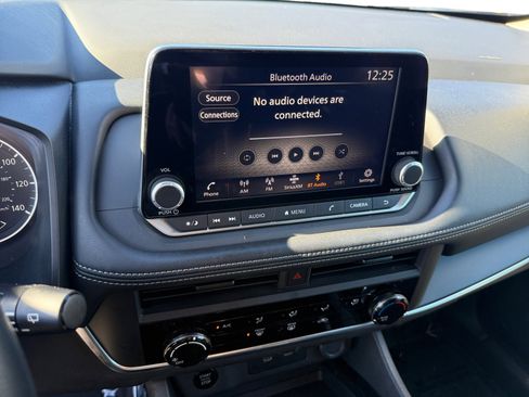 Used 2024 Nissan Rogue S image 12