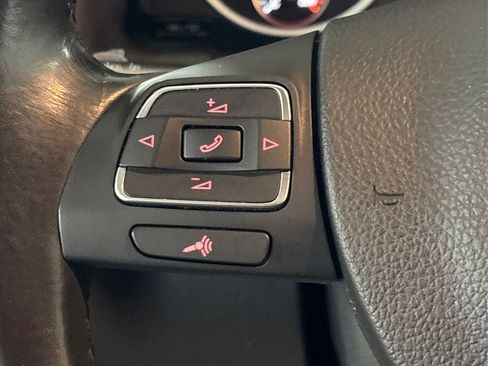 Used 2017 Volkswagen Tiguan S image 28