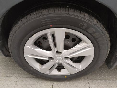 Used 2020 Nissan Kicks S image 31