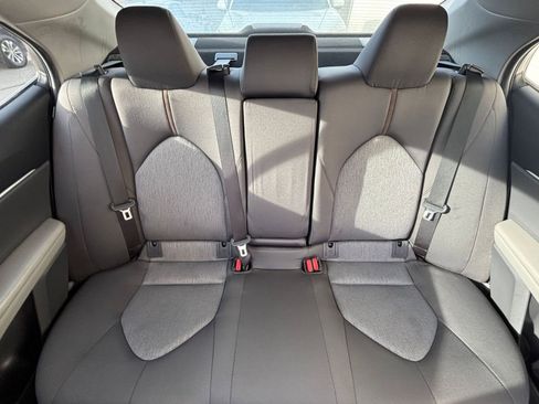 Used 2018 Toyota Camry LE image 38