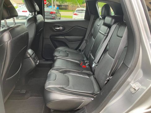 Used 2015 Jeep Cherokee Limited w/ Luxury Group AWD/4WD image 12
