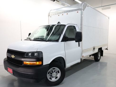 Used 2022 Chevrolet Express 3500 w/ Driver Convenience Package image 3