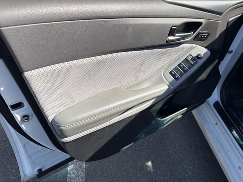 Used 2019 Toyota Avalon Touring w/ Advanced Safety Package image 5