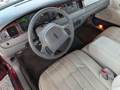 Used 1998 Lincoln Town Car Executive image 16