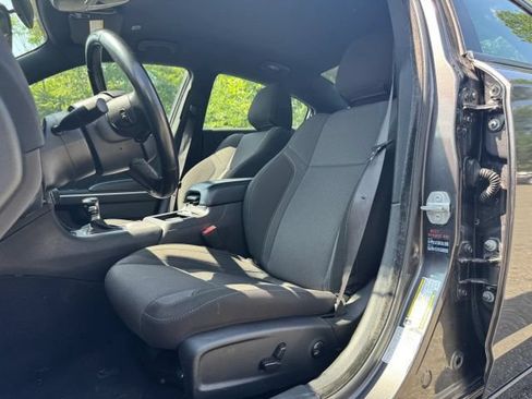 Used 2022 Dodge Charger SXT RWD image 19