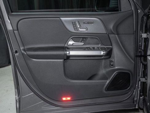 Used 2026 Mercedes-Benz GLB 250 4MATIC image 10