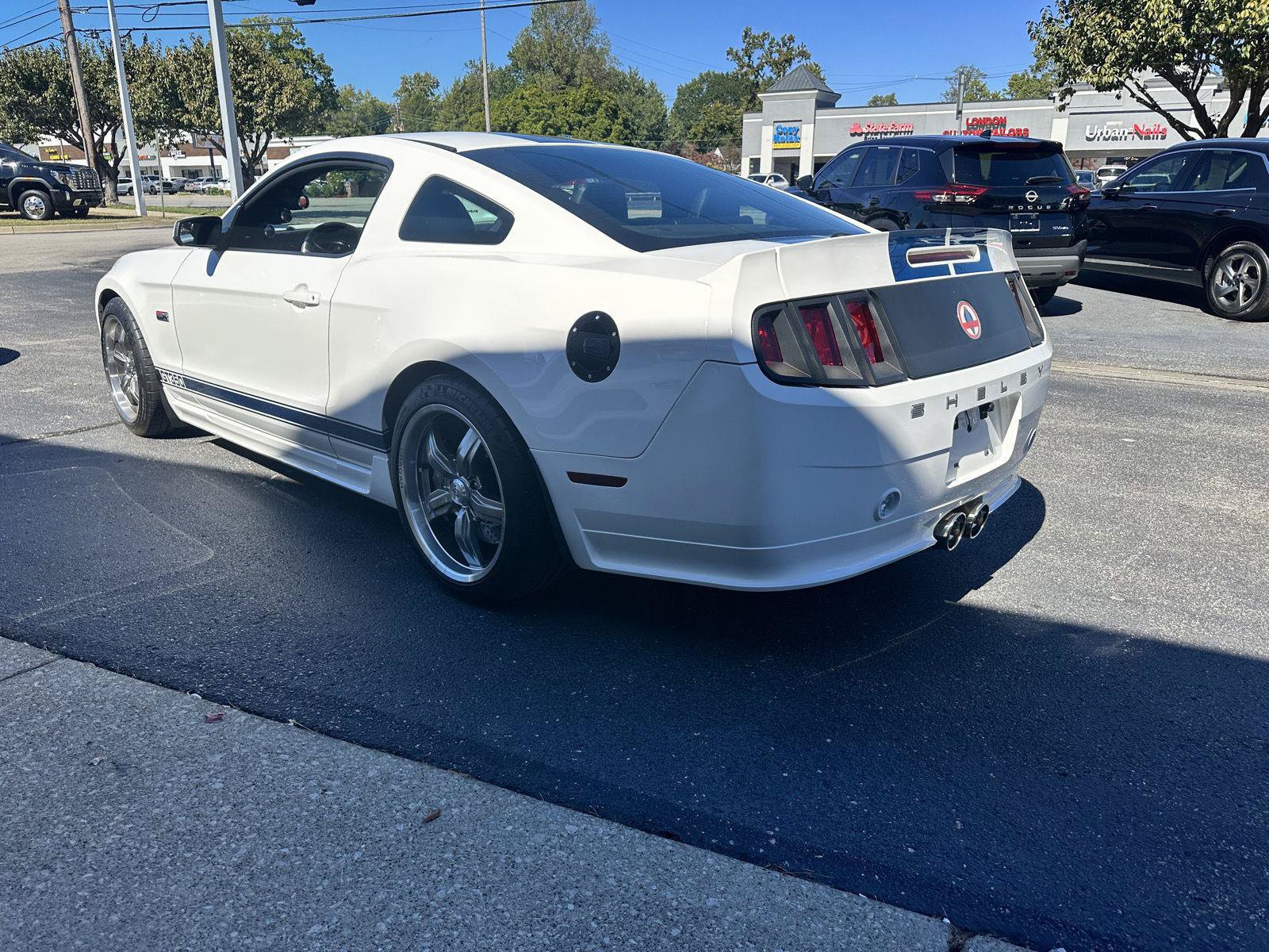 Used 2011 Ford Mustang GT Premium w/ Security Pkg RWD image 31