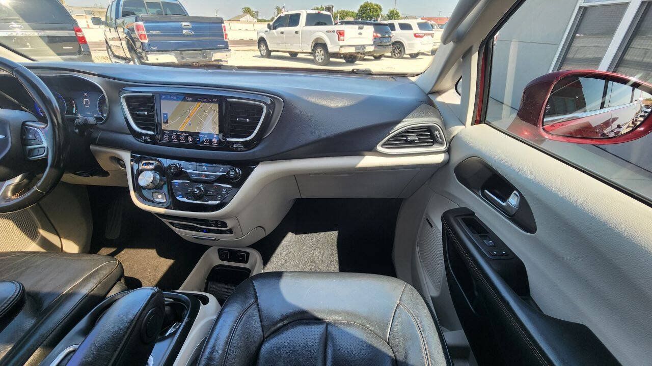 Used 2020 Chrysler Pacifica Touring-L Plus w/ Tire & Wheel Group FWD image 16