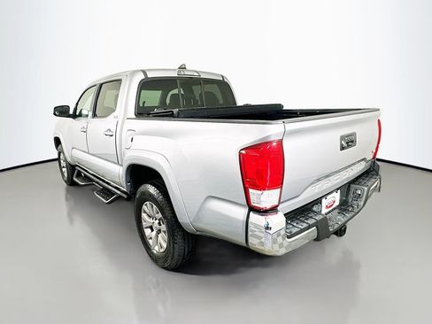 Used 2017 Toyota Tacoma SR5 w/ Tow Package RWD image 7