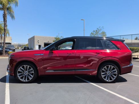 Used 2026 Cadillac Vistiq Platinum image 7