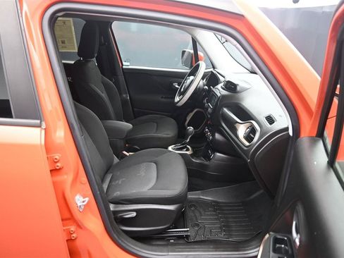 Used 2016 Jeep Renegade Latitude FWD image 9