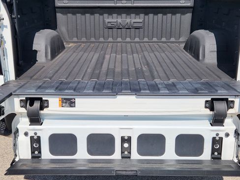 Used 2023 GMC Sierra 1500 SLT AWD/4WD image 26