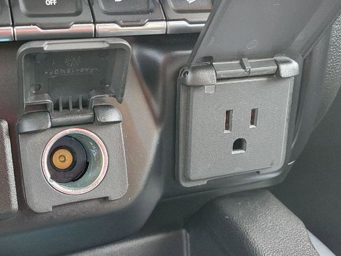 Used 2020 Chevrolet Silverado 1500 LTZ w/ LTZ Convenience Package image 20