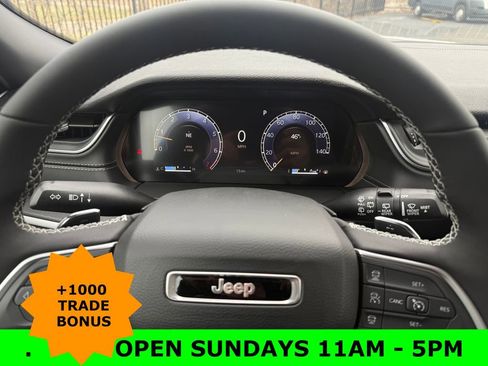 New 2025 Jeep Grand Cherokee Laredo image 18