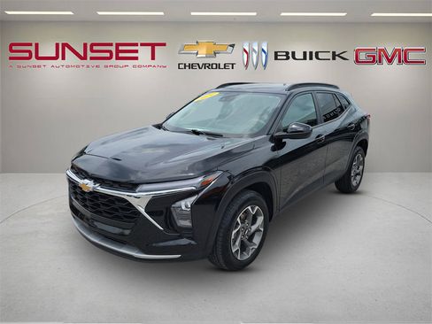 Certified 2024 Chevrolet Trax LT FWD image 8