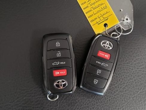 Used 2025 Toyota Tacoma Limited AWD/4WD image 26