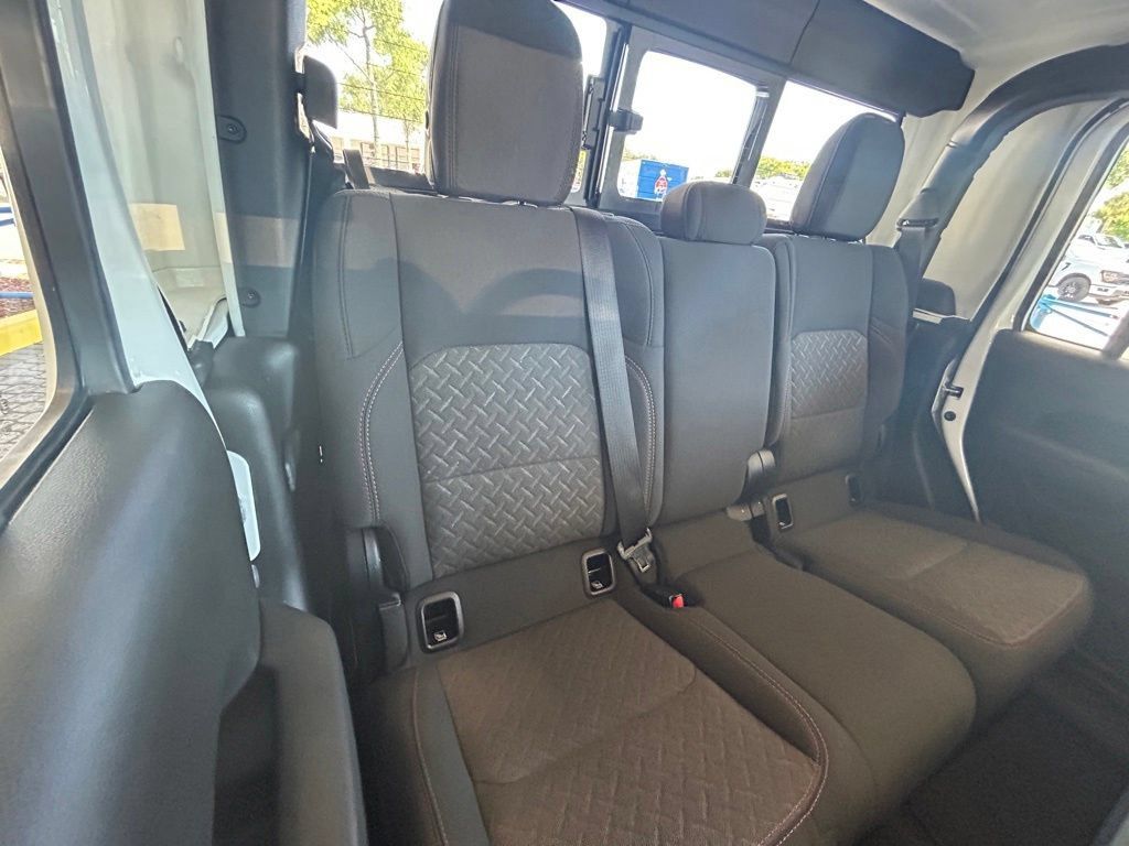 Used 2026 Jeep Gladiator Mojave AWD/4WD image 27