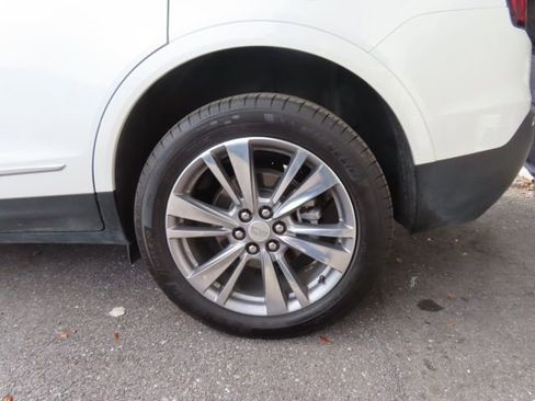 Certified 2025 Cadillac XT5 Premium Luxury image 11