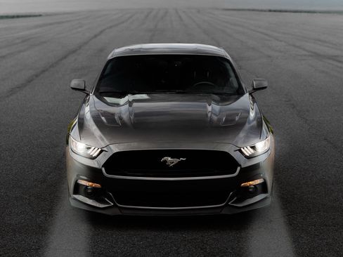 Used 2017 Ford Mustang GT w/ GT Performance Package RWD image 2