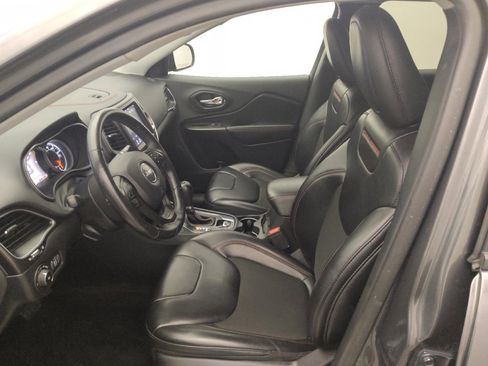 Used 2019 Jeep Cherokee Trailhawk w/ Cold Weather Group AWD/4WD image 17