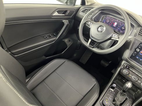 Used 2021 Volkswagen Tiguan SEL image 9