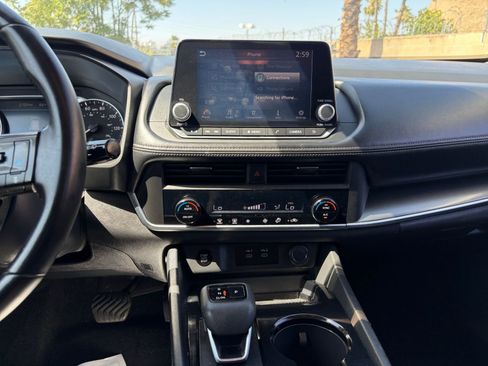 Used 2025 Nissan Rogue SV FWD image 17