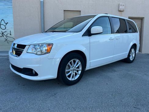 Used 2018 Dodge Grand Caravan SXT image 10