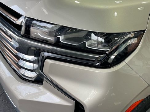 Used 2023 Chevrolet Suburban High Country w/ Advanced Technology Package image 10