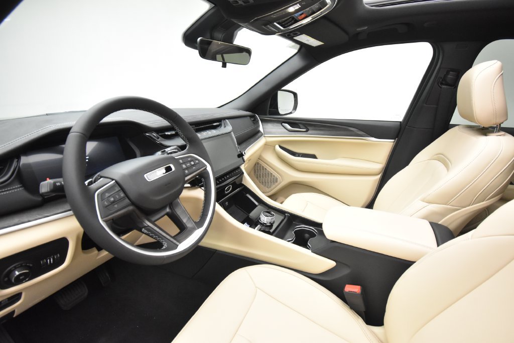 New 2027 Jeep Grand Cherokee Limited AWD/4WD image 37
