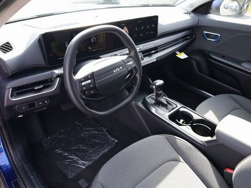 New 2025 Kia K4 LXS image 12