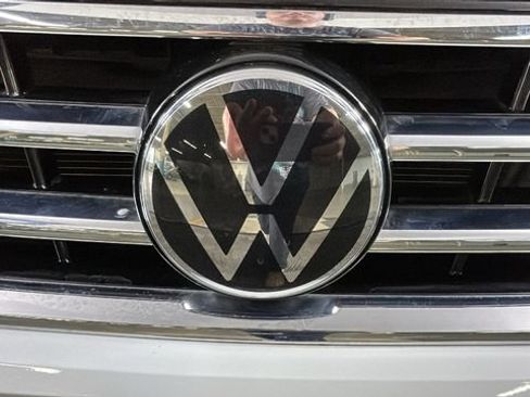Used 2022 Volkswagen Tiguan SE AWD/4WD image 8