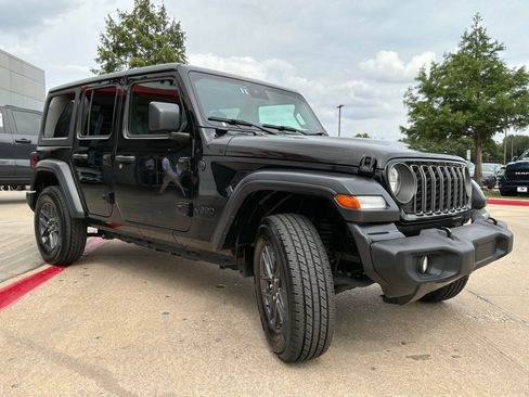 Used 2025 Jeep Wrangler Unlimited Sport AWD/4WD image 4