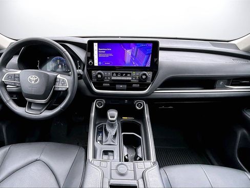 Used 2024 Toyota Grand Highlander Limited image 13