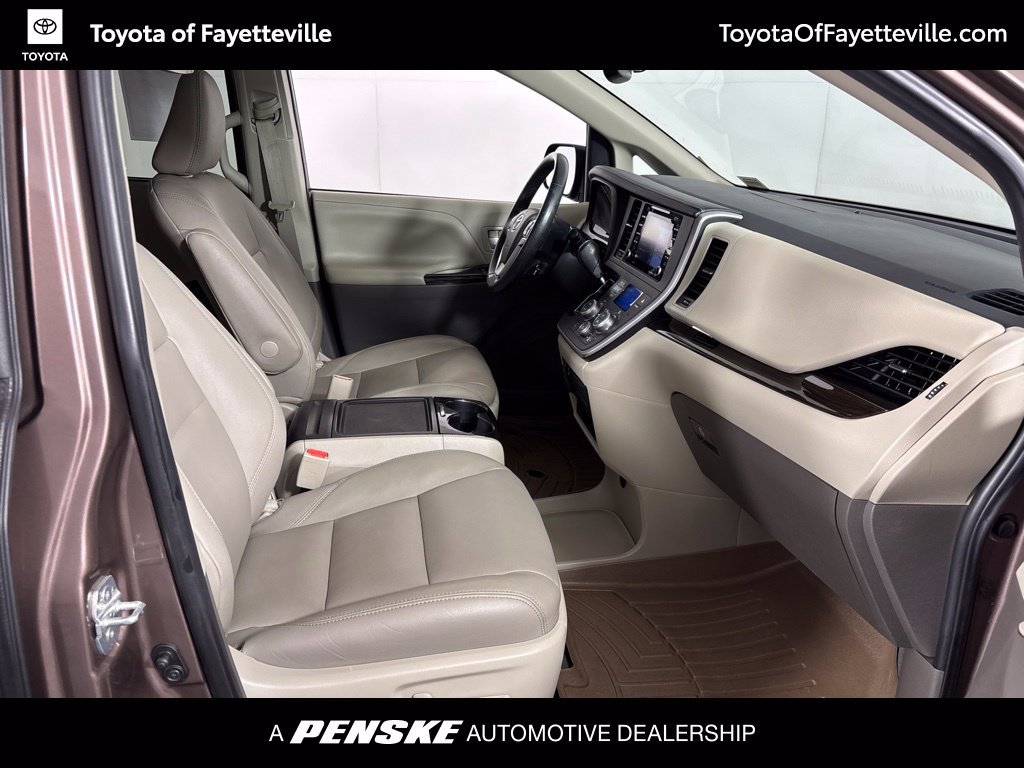 Used 2020 Toyota Sienna XLE w/ XLE Navigation Package FWD image 13