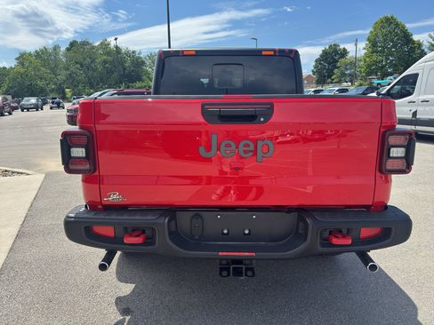 Used 2025 Jeep Gladiator Rubicon AWD/4WD image 4