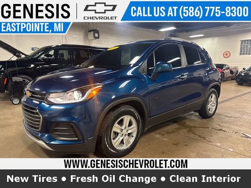 Used 2020 Chevrolet Trax LT w/ LT Convenience Package image 1