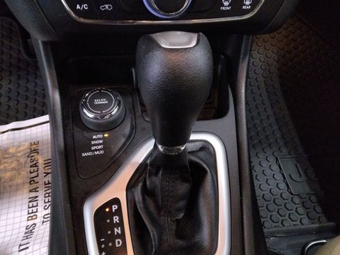 Used 2015 Jeep Cherokee Latitude w/ Cold Weather Group image 18