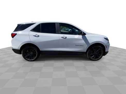 Used 2023 Chevrolet Equinox LS w/ LS Convenience Package FWD image 3