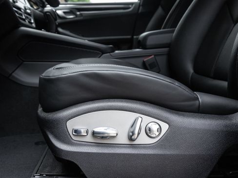 Certified 2026 Porsche Macan AWD/4WD image 22