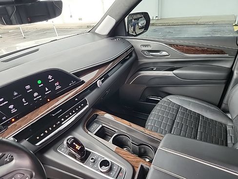 Used 2023 Cadillac Escalade ESV Sport Platinum w/ LPO, ONYX Package AWD/4WD image 7
