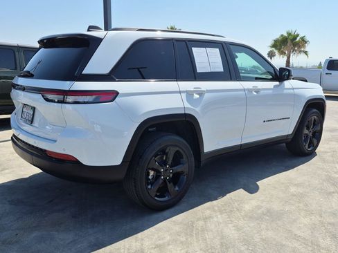 Certified 2024 Jeep Grand Cherokee Altitude AWD/4WD image 6