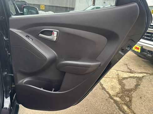 Used 2013 Hyundai Tucson GL image 19